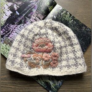 French Knot Georgia Plaid Floral Embroidered 100% Wool Fleece Lined Hat Neutral